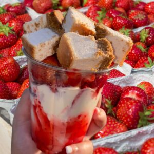 Fresas con crema y Pay de queso