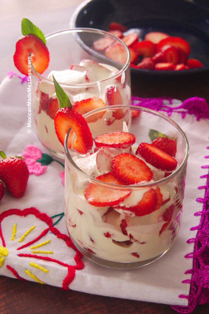 Fresas Con Crema 01 684x1024 1