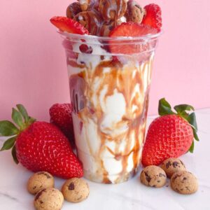 Fresas con crema y mini cookies